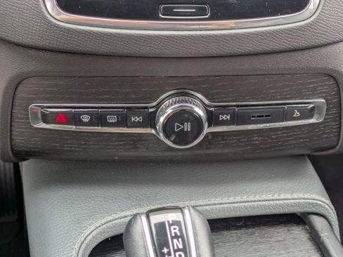 Used 2020 Volvo XC90 T6 Momentum image 27