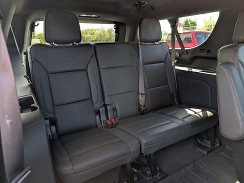 Used 2023 Chevrolet Suburban High Country image 19