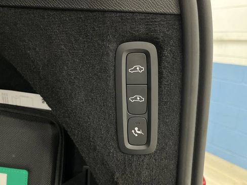 Used 2024 Volvo XC90 T8 Ultimate w/ Protection Package Premier image 17