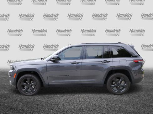 Used 2023 Jeep Grand Cherokee Altitude AWD/4WD image 6