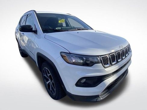 Used 2024 Jeep Compass Latitude image 13