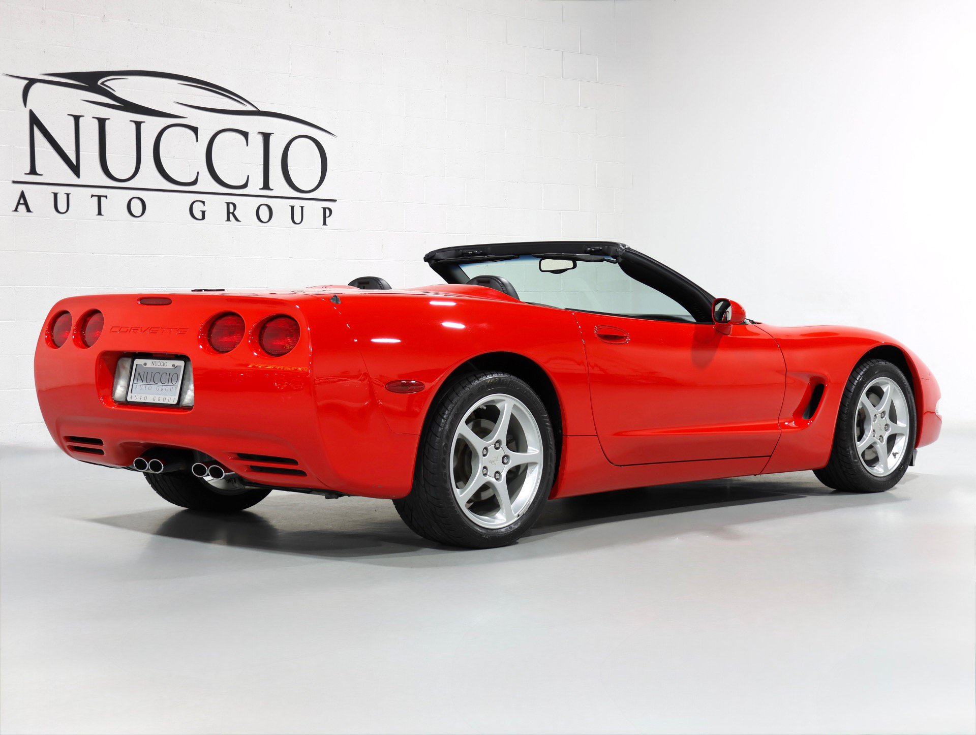 Used 2004 Chevrolet Corvette Convertible w/ Preferred Equipment Group RWD image 14