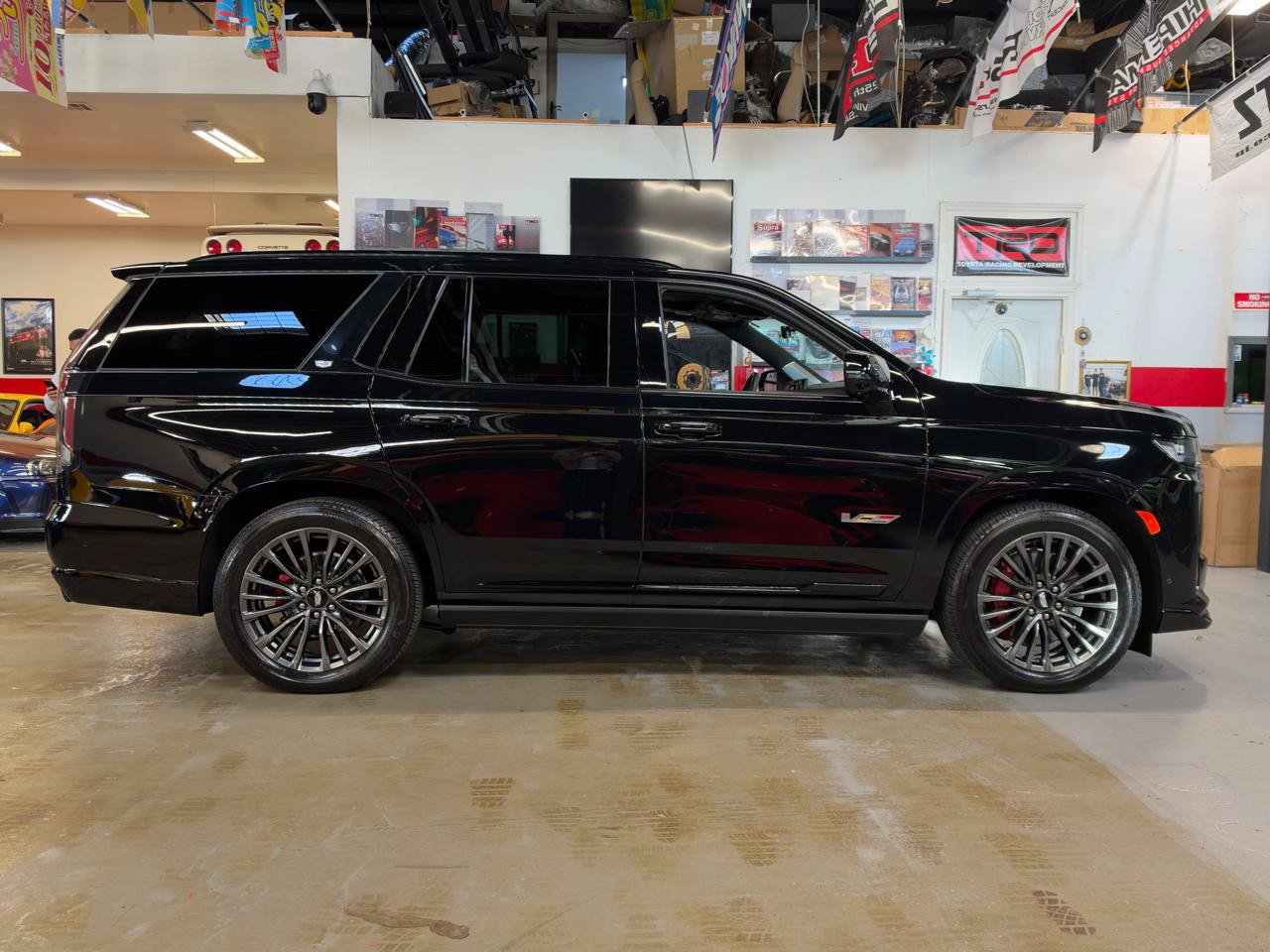 Used 2023 Cadillac Escalade V AWD/4WD image 5