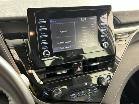 Used 2024 Toyota Camry SE image 17