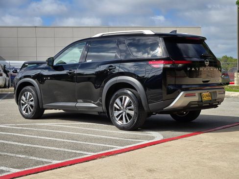 Used 2025 Nissan Pathfinder SL AWD/4WD image 5