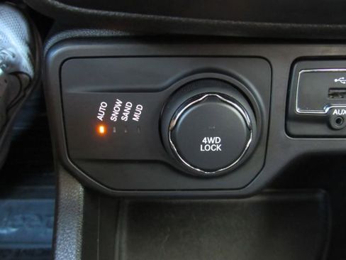 Used 2019 Jeep Renegade Limited image 47