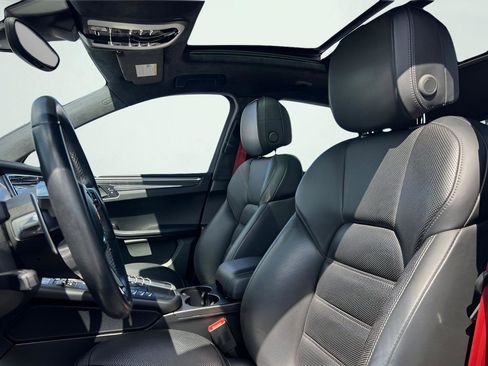 Used 2017 Porsche Macan Turbo image 46