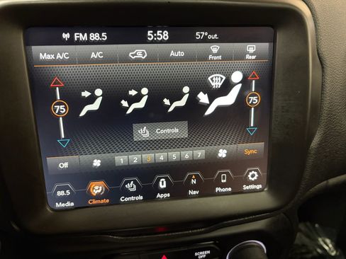 Used 2022 Jeep Renegade Latitude w/ Sun/Sound Group image 17