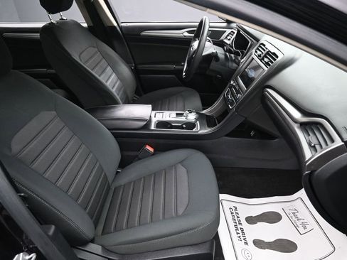 Used 2020 Ford Fusion SE FWD image 33