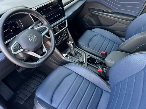 Used 2025 Volkswagen Taos SEL AWD/4WD image 10