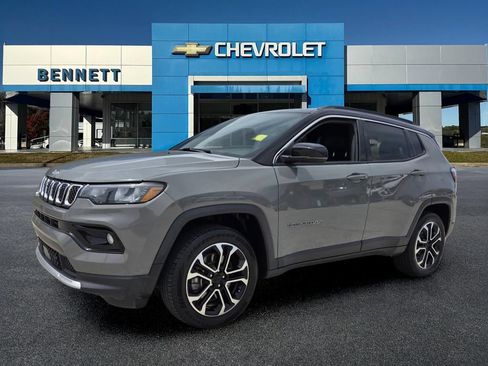Used 2024 Jeep Compass Limited AWD/4WD image 2