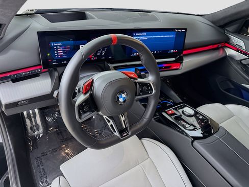 Used 2025 BMW M5 w/ Executive Package image 9