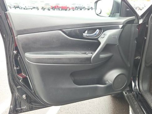 Used 2017 Nissan Rogue SL image 25