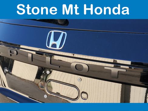 Used 2025 Honda Pilot EX-L image 11