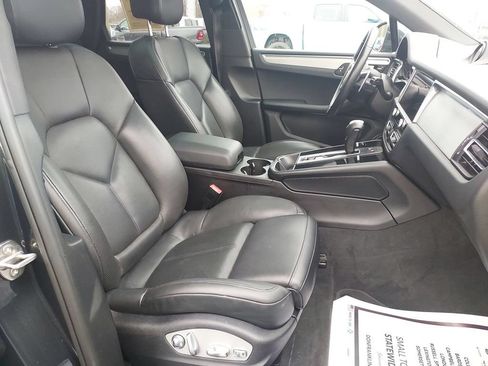 Used 2022 Porsche Macan AWD/4WD image 31