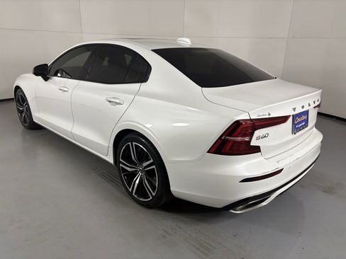 Used 2019 Volvo S60 T5 R-Design image 6