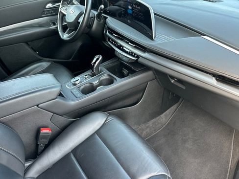 Certified 2024 Cadillac XT4 Premium Luxury image 19