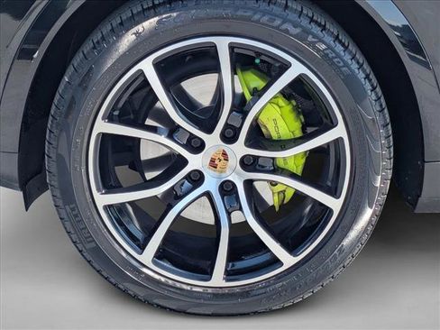 Used 2022 Porsche Cayenne Platinum Edition AWD/4WD image 27