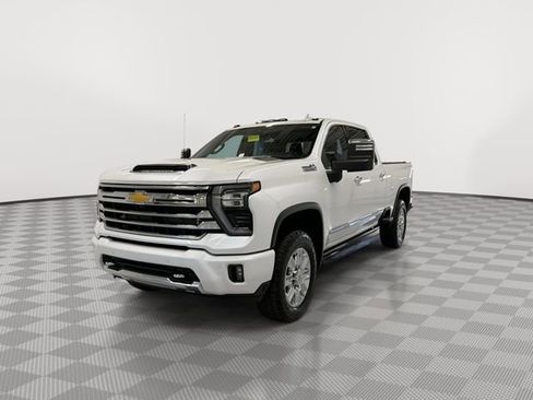 Used 2024 Chevrolet Silverado 2500 High Country w/ Technology Package AWD/4WD image 4