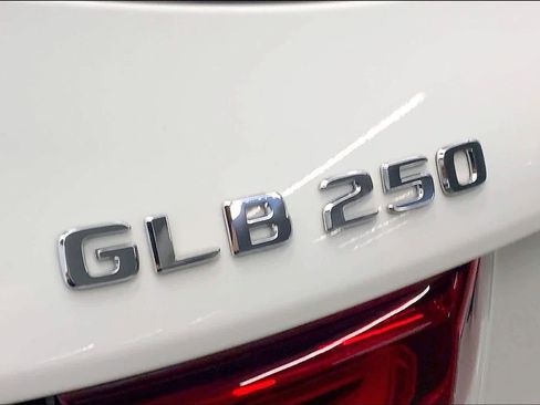Certified 2022 Mercedes-Benz GLB 250 4MATIC image 14