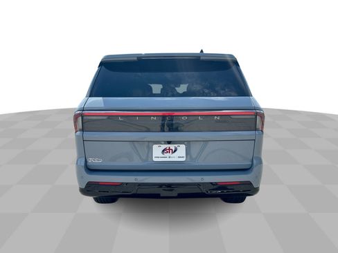 Used 2025 Lincoln Navigator Reserve w/ Jet Appearance Package AWD/4WD image 8