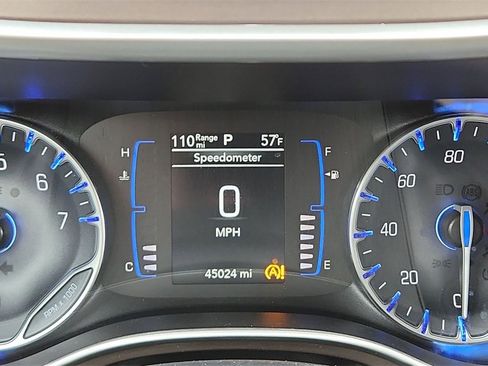 Used 2022 Chrysler Voyager LX image 19