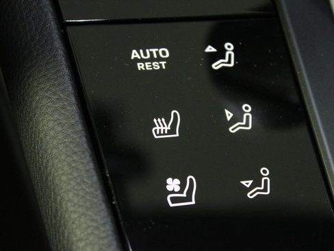 Certified 2026 Porsche Macan AWD/4WD image 29
