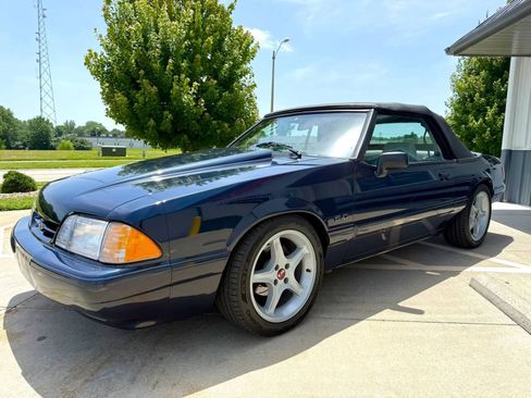 Used 1989 Ford Mustang LX RWD image 2