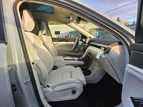 New 2025 Volvo EX90 Plus image 10