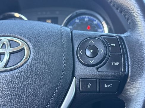 Used 2018 Toyota Corolla XSE image 31