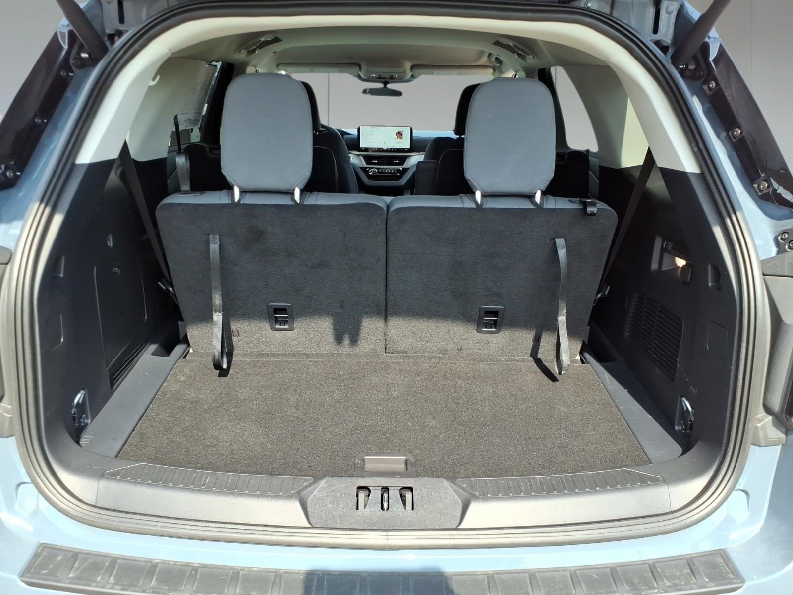 Used 2026 Ford Explorer Active AWD/4WD image 13