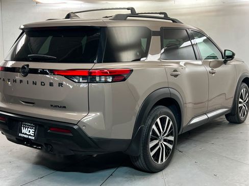Certified 2023 Nissan Pathfinder Platinum FWD image 5