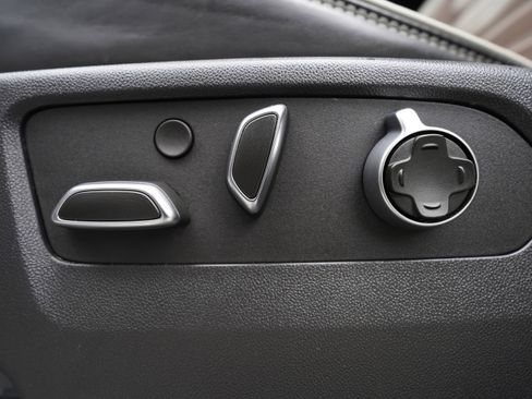 Used 2025 GMC Sierra 3500 Denali Ultimate image 9