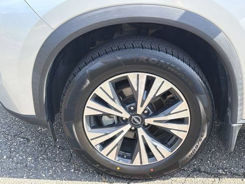 Used 2023 Nissan Rogue SV FWD image 12