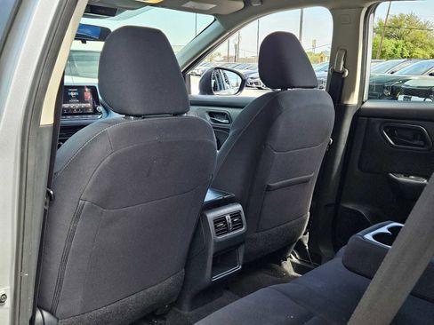 Used 2024 Nissan Rogue S FWD image 17