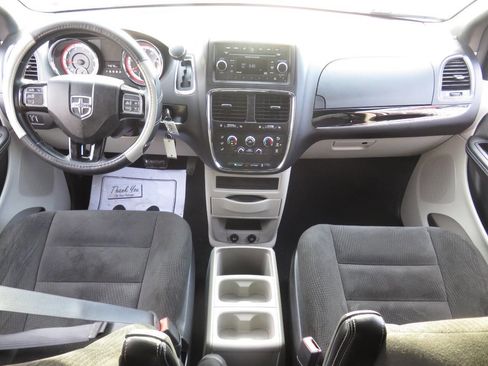 Used 2015 Dodge Grand Caravan SE image 12