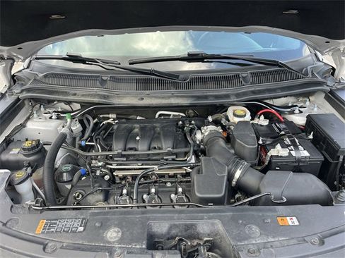 Used 2019 Ford Explorer XLT image 28