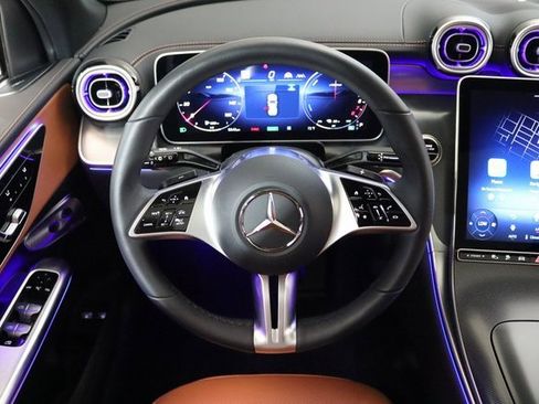 Used 2025 Mercedes-Benz GLC 350e GLC 350e w/ Driver Assistance Package image 5