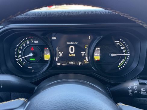 Used 2024 Jeep Wrangler Unlimited w/ Convenience Group AWD/4WD image 28