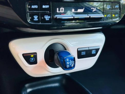 Used 2018 Toyota Prius Two image 11