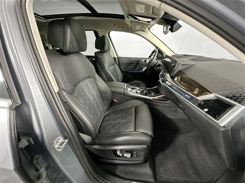 Used 2025 BMW X7 xDrive40i w/ Premium Package image 32
