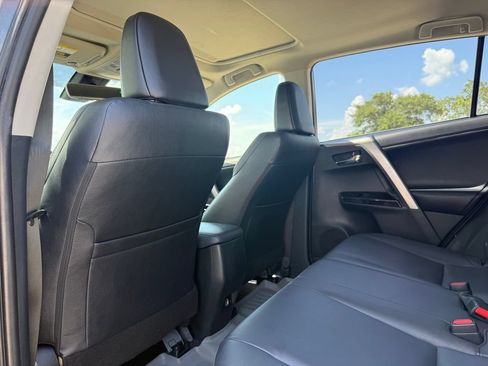 Used 2018 Toyota RAV4 Limited FWD image 17