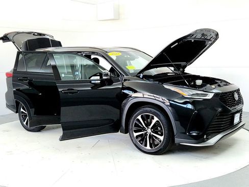 Used 2021 Toyota Highlander XSE AWD/4WD image 12