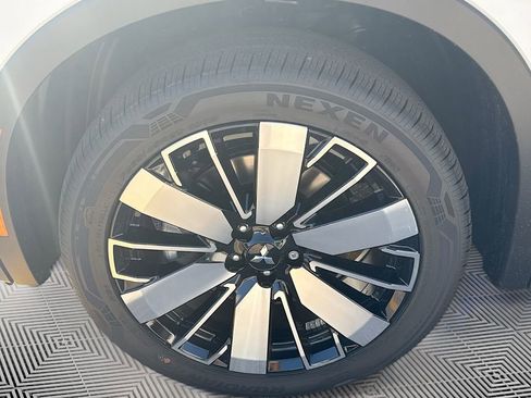 New 2026 Mitsubishi Outlander SE image 32