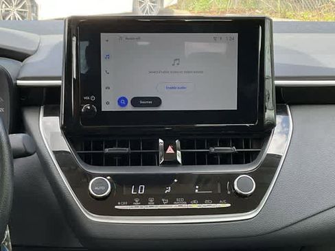 Used 2025 Toyota Corolla LE image 21