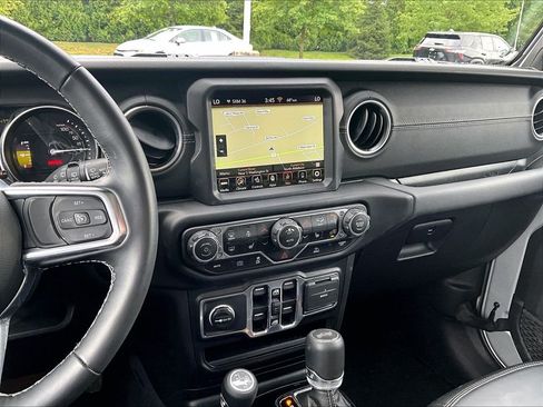 Used 2023 Jeep Wrangler Unlimited Sahara w/ Cold Weather Group AWD/4WD image 18