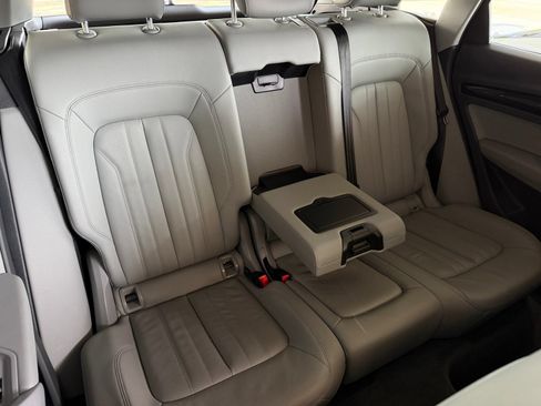 Used 2019 Audi Q5 2.0T Premium w/ Convenience Package AWD/4WD image 19