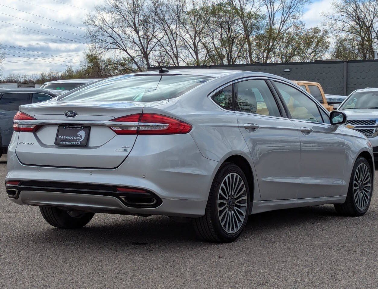 Used 2017 Ford Fusion SE w/ Fusion SE Technology Package AWD/4WD image 12