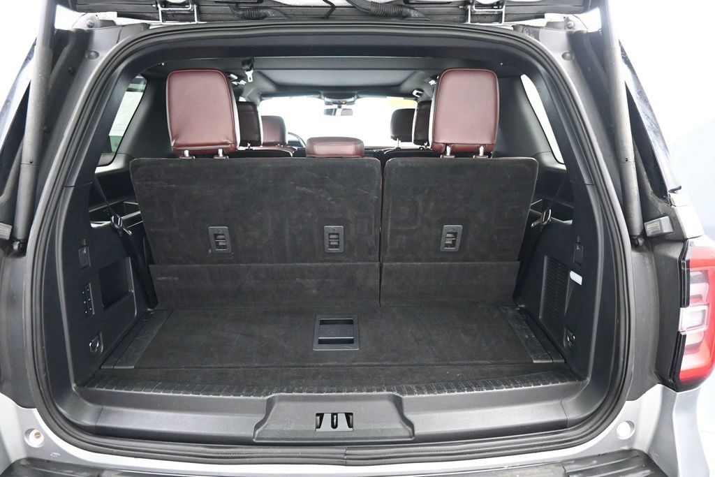 Used 2024 Ford Expedition Limited AWD/4WD image 23