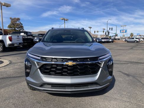 Used 2026 Chevrolet Trax LT w/ LT Convenience Package image 2